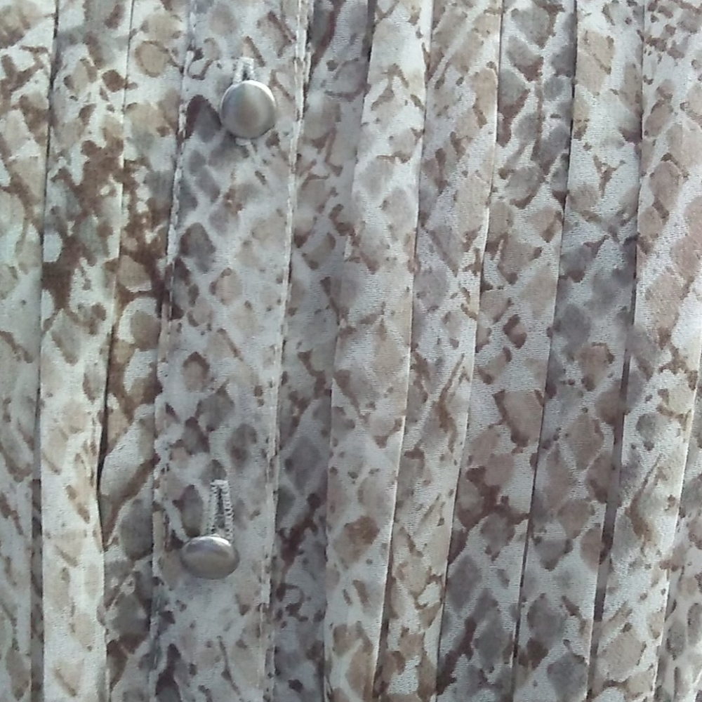 Talbots pleated yoke sheer snake top 3/4 sleeve - Picture 2 of 4